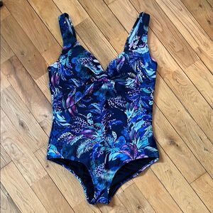 NWOT Seekers Essential Australia Floral Women's One Piece Swimsuit